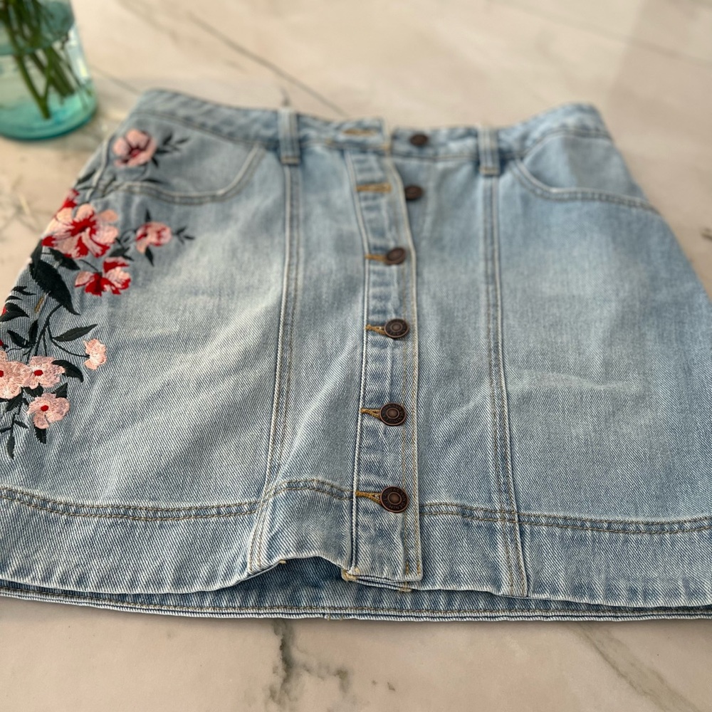 Pac Sun Mini Skirt Jean with floral Embroidery Sz 26 Button Front
